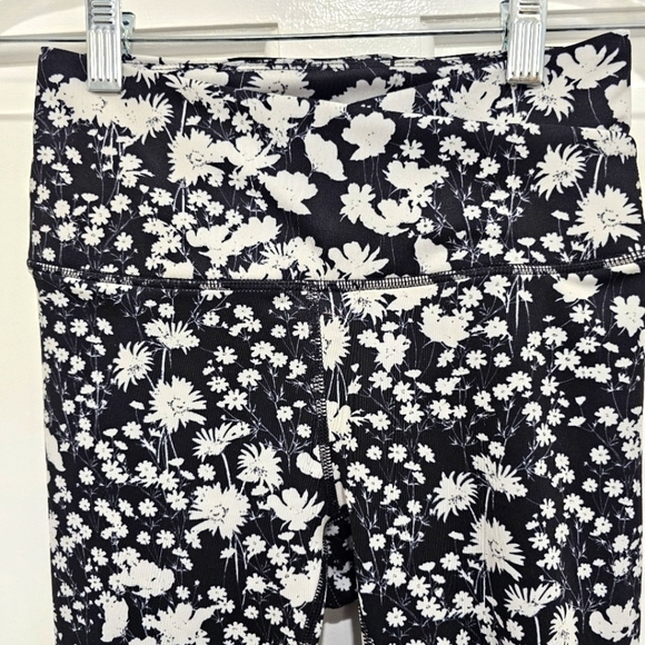 Free People Movement Lose Control Wrap Leggings Black & White Floral Size XS - Picture 5 of 15